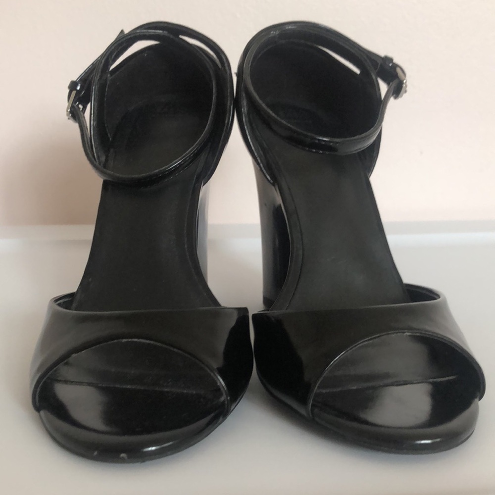 Zara - Picture 2 of 8